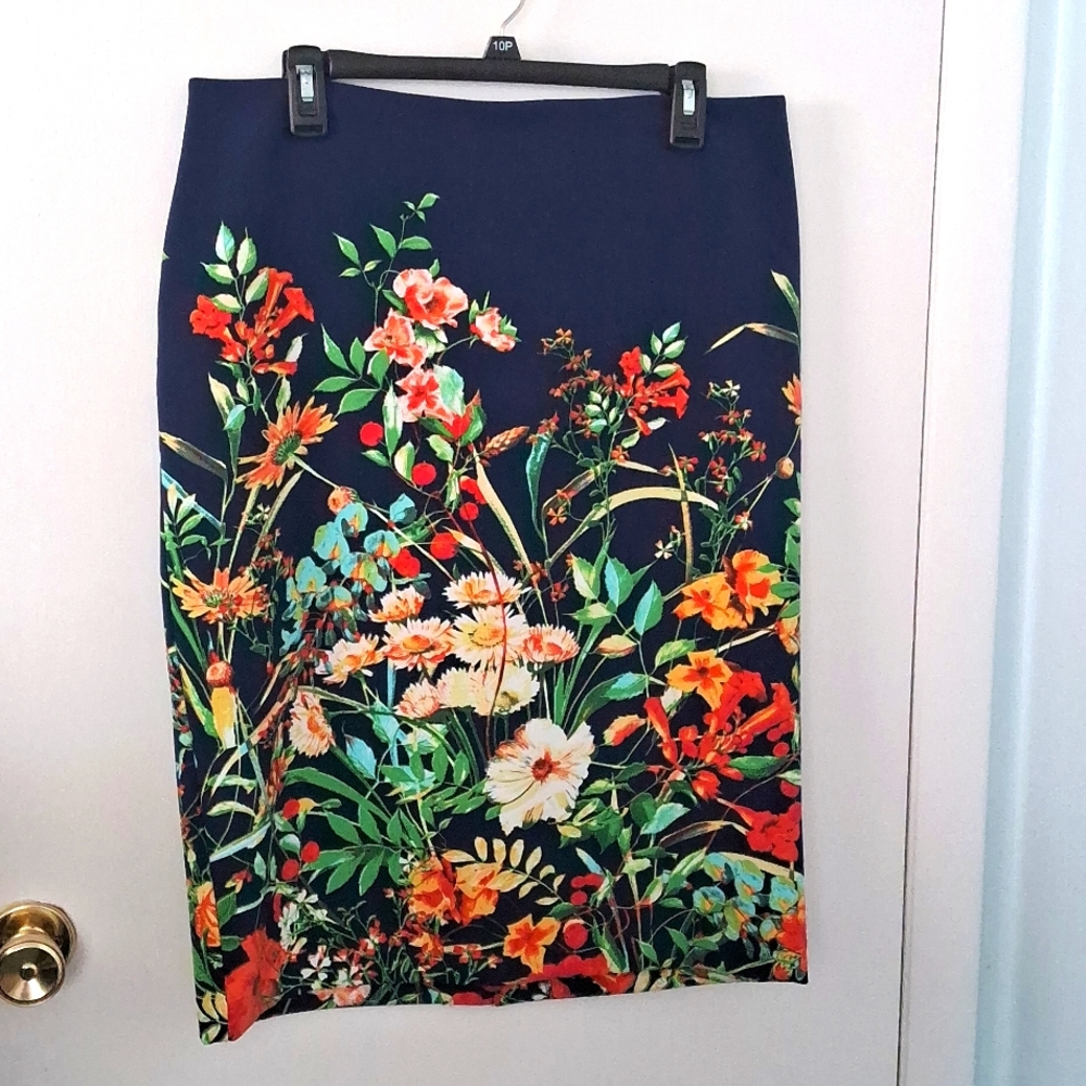 NWOT,Gorgeous,7th Avenue NY & Co.,Midi,Pencil Skirt in Vibrant,Floral,Colors🧡